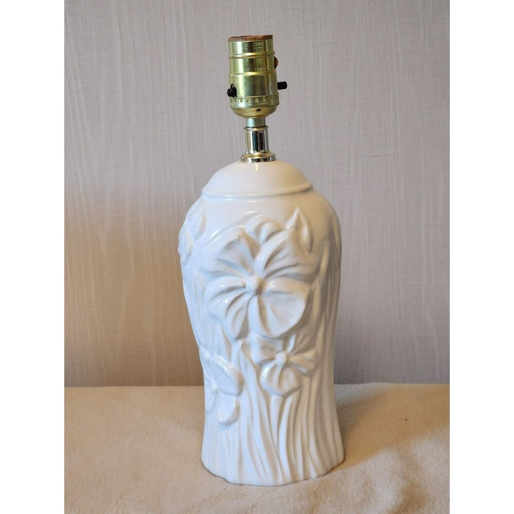 Vintage White Ceramic Floral Crown Creative Ind Table Lamp Tested Does‎ Not Work